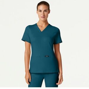 Jaanuu Cesi slim scrub top
